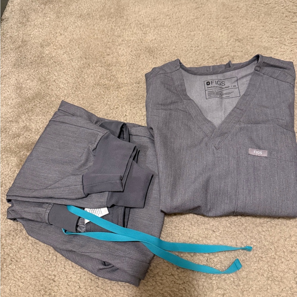 Figs Gray Women's Catarina Top & Zamora Joggers